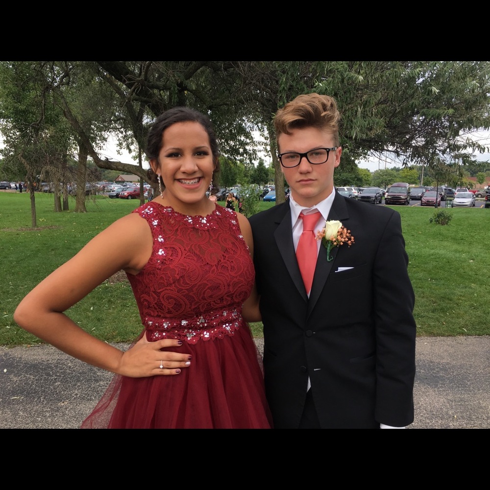 Prom dress short and very comfortable